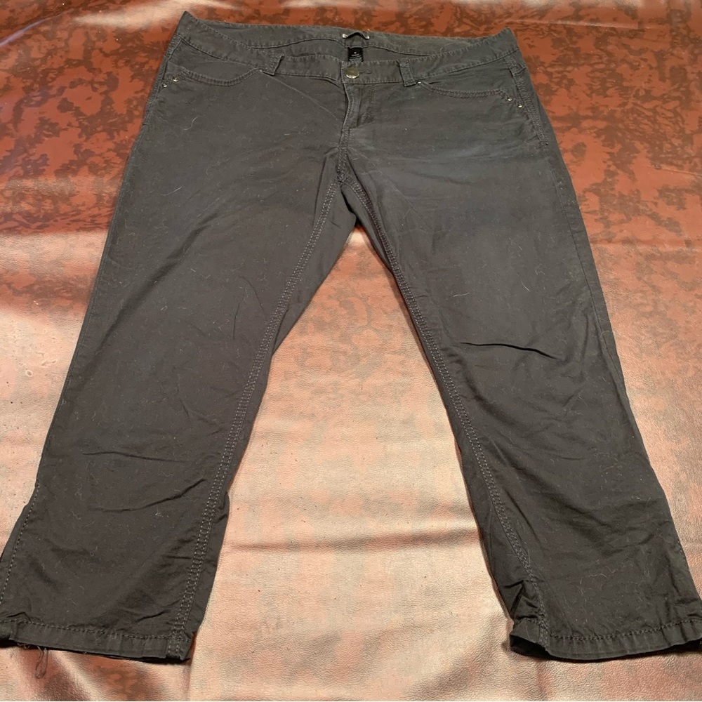 Express Black Capris